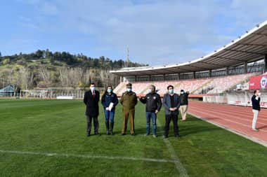 Autoridades visitaron el Estadio La Granja en la previa de Curicó Unido vs U. de Chile