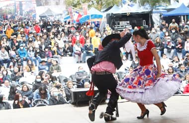 Exitosa Fiesta de la Chilenidad se vivió en la alameda Manso de Velasco