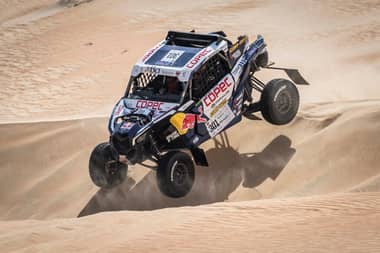 "Chaleco" López sigue a la cabeza en el rally de Marruecos