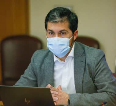 Diputado Hugo Rey solicitó sesión especial en Comisión de Educación por computadores Junaeb abandonados