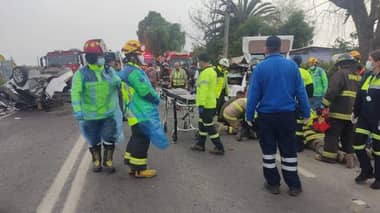 Tres muertos en choque frontal de auto con carroza en Sagrada Familia
