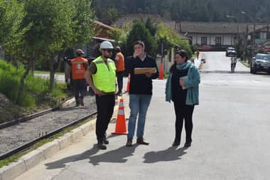 Continúa trabajo de reparación de veredas en Vichuquén