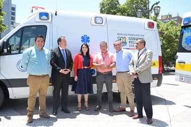 Entregan ambulancias para el hospital de Talca y Cauquenes