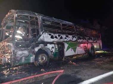 Investigan incendio que destruyó bus en Majadilla