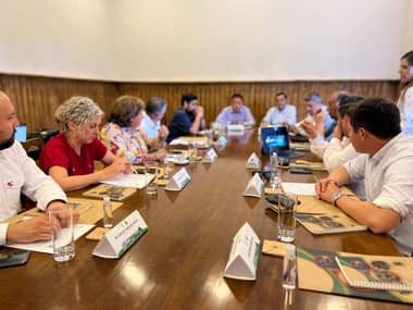 Alcaldes de la provincia sesionaron en Curicó