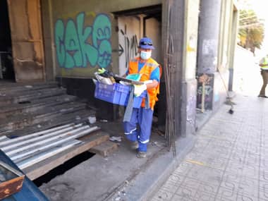 Cinco mil kilos de basura fueron retirados del exTeatro Victoria de Curicó