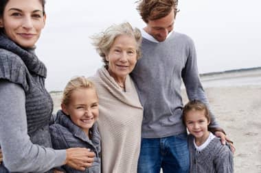 Hábitos para alcanzar la felicidad en la madurez, según un científico de Harvard