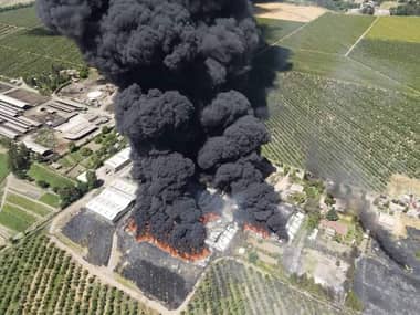 Gigantesco incendio afecta a frigorífico en Chimbarongo