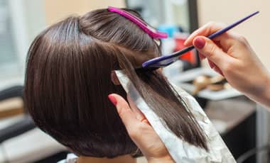 Denuncian que peluquería cobró $450 mil pesos por teñido de pelo en San Javier