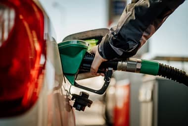 ENAP anuncia nuevo reajuste a las bencinas: contempla una caída de hasta 28 pesos por litro