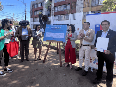 El Ministerio de Bienes Nacionales entregó dos departamentos a los estudiantes de Romeral