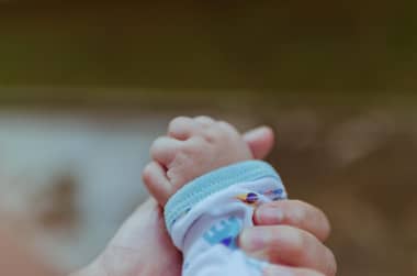 Detienen a joven de 20 años acusado de matar a su hijo de 2 meses