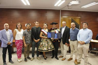 Rauco de rinde homenaje a pareja vicecampeona nacional de cueca