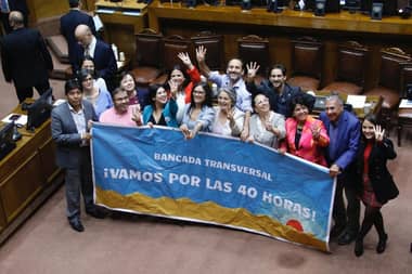Senado aprueba "40 horas" y proyecto vuelve a la Cámara para tercer trámite