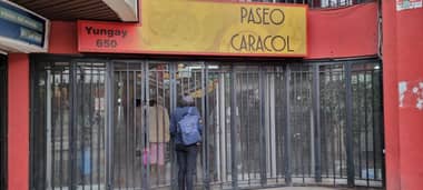 Millonario botín logran delincuentes tras robo con fuerza en Paseo Caracol de Curicó