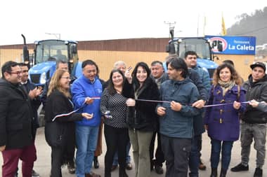 Pescadores de Licantén recibieron tractores financiados por el Gobierno Regional