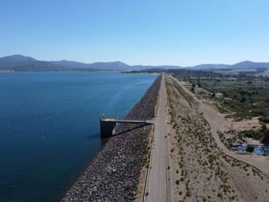 Apertura de compuertas embalse Colbún:  Llaman a evacuar cercanías del caudal