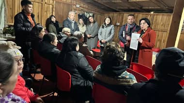 Gobernadora del Maule entregó resoluciones para construir sede social y cierre perimetral en cancha de Río Claro
