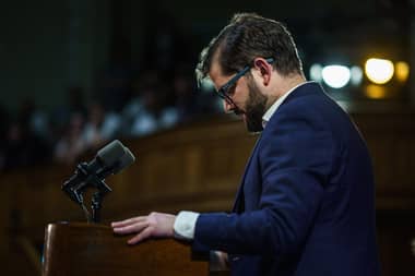 Presidente Boric por Allende: "No me gustan las idolatrías, como toda persona tiene luces y sombras"