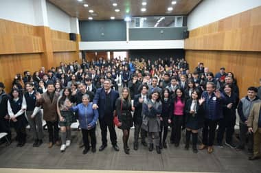 Grupo de 52 estudiantes del Maule viajarán a Canadá para mejorar su idioma inglés