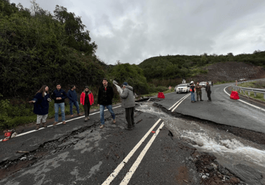 Alcalde de Romeral coordina acciones con Bomberos y Carabineros para ayudar a afectados por temporal