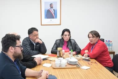 Gobernadora regional y alcalde de Licantén coordinan avances para levantar nuevo Cesfam en Iloca