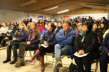 Ministro de Economía y Banco Estado anuncian ayudas para emprendedores afectados por inundaciones en Licantén