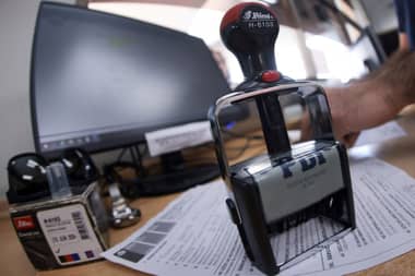 Abogado acusado de estafas en Curicó no se presenta a declarar ante la PDI