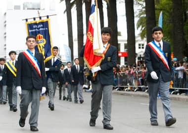 Con masivo desfile Curicó conmemoró su aniversario número 280