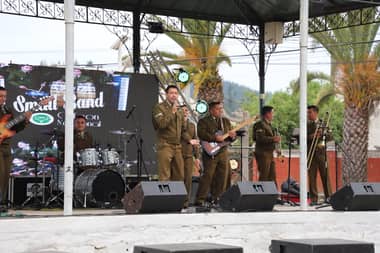 Banda Small Band de Carabineros se presentó en Licantén