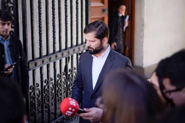 "Pareciera que vivimos en un país infernal": Presidente Boric criticó línea editorial de medios de comunicación