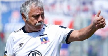 Carlos Caszely sufrió accidente cerebrovascular y fue internado en la Clínica Las Condes