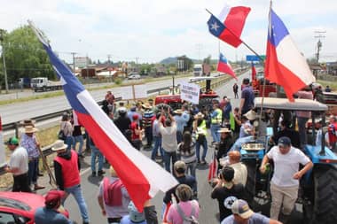 Agricultores de la Cuenca del Mataquito se reunieron con ministro Valenzuela y exigen plazos para entrega de ayudas