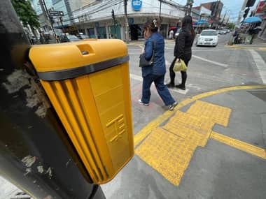 Mujer ciega pide extender aceras podotáctiles a todo el resto de Curicó
