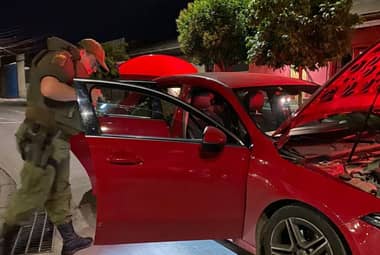 Carabineros de Curicó detuvieron a sujeto con tres órdenes de arresto y a menor que portaba arma con municiones