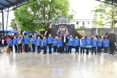 Estudiantes de Escuela Lo Valdivia de Sagrada Familia realizaron presentación artística atrasada por temporales