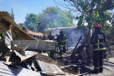 Municipio de Curicó comprometió ayuda a damnificados por incendio en Villa Santa Carmen de Tutuquén