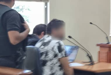 Formalizan a sujeto que utilizó bengala en banderazo por Colo Colo en Curicó