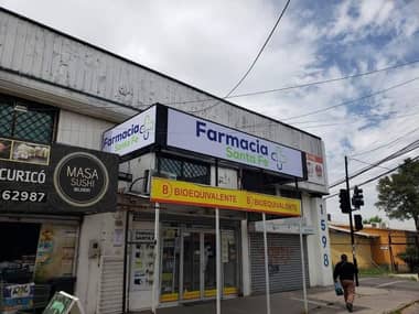 Sujetos armados asaltaron Farmacia Santa Fe de Curicó e hirieron a un empleado