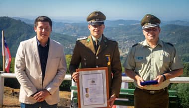 Municipalidad de Vichuquén condecoró a seis carabineros por su labor