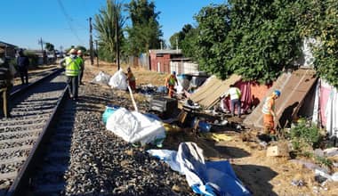 Carabineros y Seguridad Pública de Curicó retiraron rucos en costado de la línea férrea