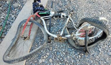 En riesgo vital sigue ciclista de 71 años colisionado por automóvil en Sagrada Familia