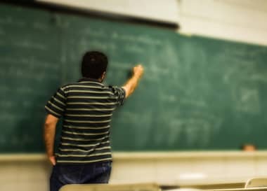 Investigan a profesor de Vichuquén por presunta relación con alumna de 17 años