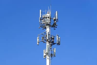 Alcalde de Vichuquén denuncia que antena instalada por WOM para mejorar señal no funciona