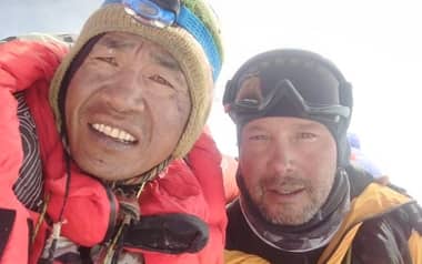 Sin expedición: Chileno hizo cumbre en el Everest, sólo acompañado de un Sherpa