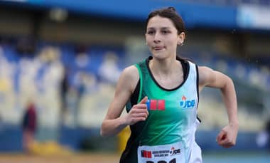 Florencia Rojas e Isidora Moya destacaron en el Interescolar de Atletismo realizado en el Estadio Nacional