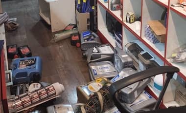 Delincuentes huyeron con más de 70 millones de pesos en especies desde lubricentro en Curicó
