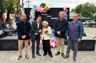 Municipio de Romeral celebró el Día de la Madre con homenaje en la Plaza de Armas