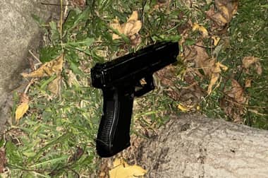 Concejala de Curicó encontró arma abandonada en la vía pública