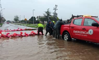 Equipos de Emergencia Municipal de Curicó se despliegan en puntos críticos durante las lluvias